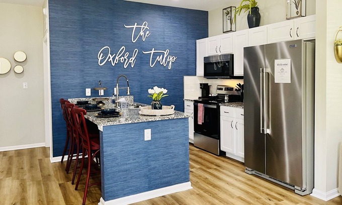 Oxford Cottage | The Oxford Tulip - 3 Bedroom Suites!