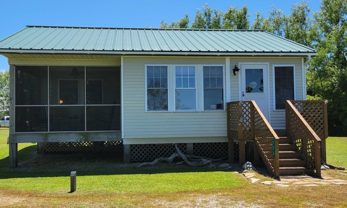 Columbia Cottage | The Pelican Cottage on The Albemarle Sound with waterviews in nearly every room