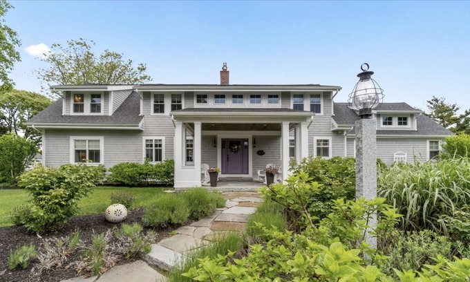 Silver Beach House | The Perfect Cape Cod Getaway