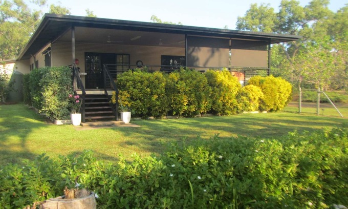 Dundee Beach House | The perfect weekend or weekday get away!