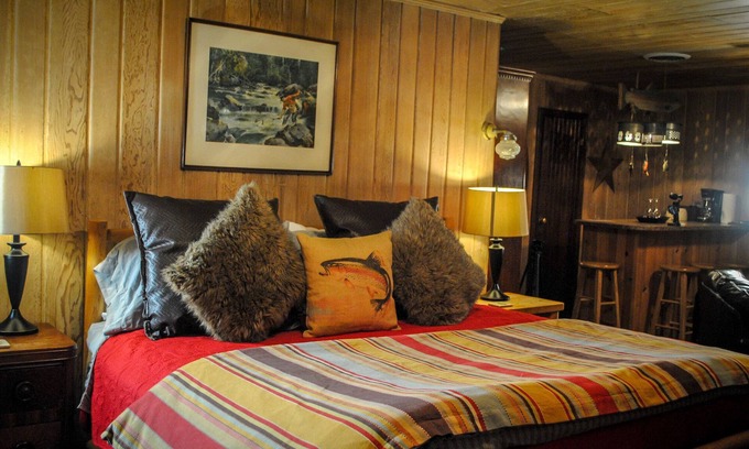 Palisades Bed & Breakfast | The Piñon Cabin at Starlight Canyon Bed & Breakfast