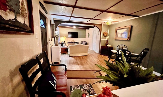 Newton County House | The picket fence nNana's big dreamn3 beds-2 bedrooms -privacy patio deck