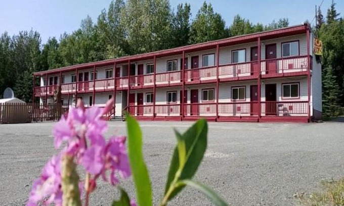 Salamatof Hotel | The Place Motel Bar