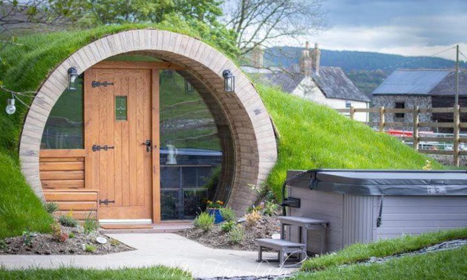 Oswestry House | The Prancing Pony