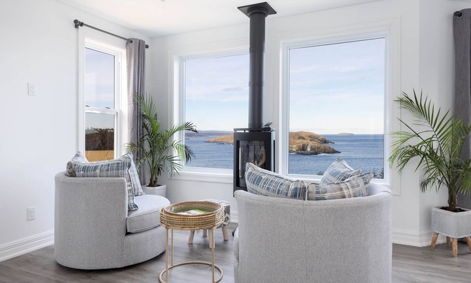 Bauline East Villa | The Puffin Burrow/Luxury Suite with Salt water Hot tub & Ocean views