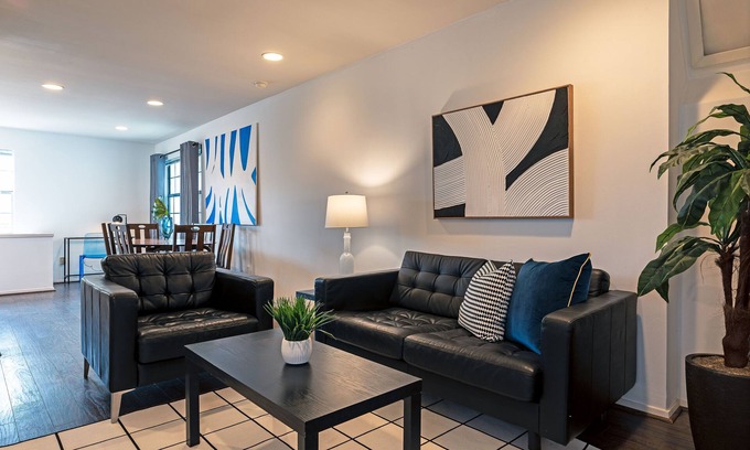 Greenway Plaza-Upper Kirby Apartment | The Queen Endgame A! Galleria, Medical Center, 2BR+1 ⭐️⭐️⭐️⭐️⭐️