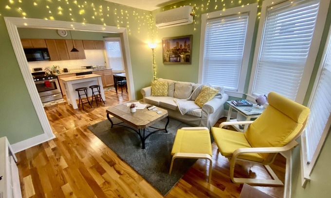 Providence Apartment | ⭐The Rhody Retreat⭐ Minutes from Downtown ⭐Modern, Spacious, Highly Rated!⭐