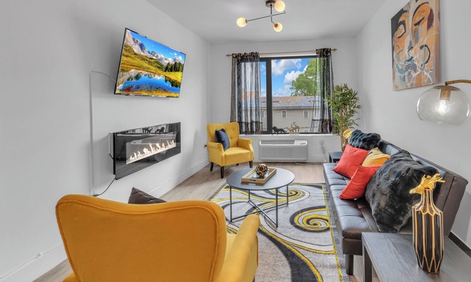 Elizabeth Apartment | The Royal Oasis 1 BR Apt. Near NYC/EWR with an Indoor Pool & Free Parking