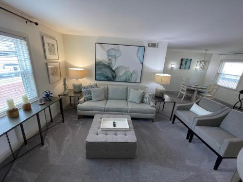 Uptown Apartment | The Royal Room at Galleria