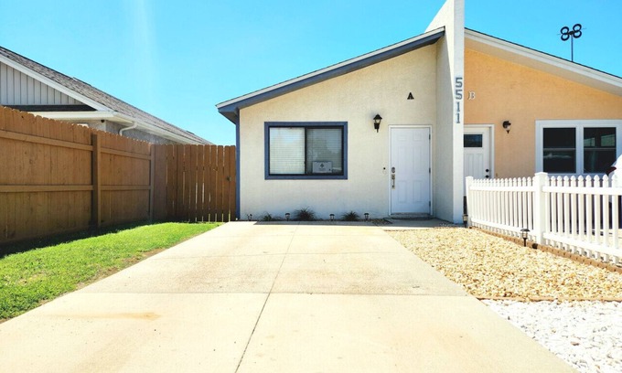 Biltmore Beach House | The Sand Dollar King Bed 6 Min Walk to Beach!