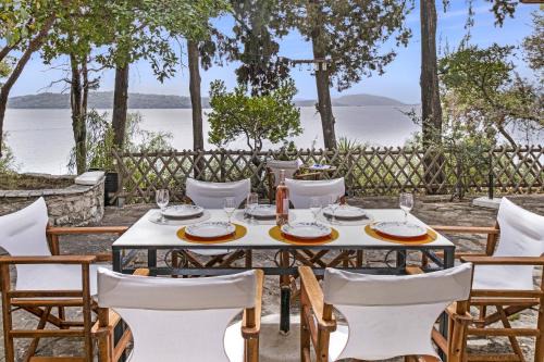 Perigiali House | The Sea Martin