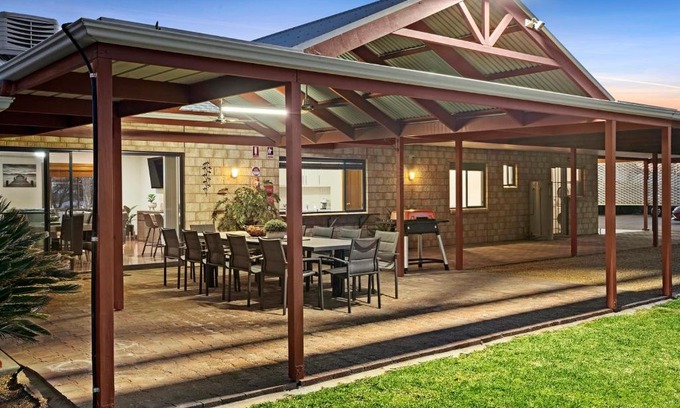 Paringa House | The Shamrock Luxury Retreat