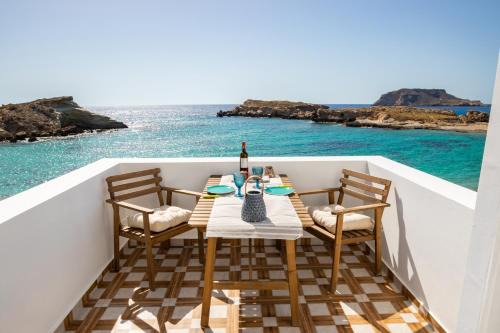 Lefkos House | THE SHIP