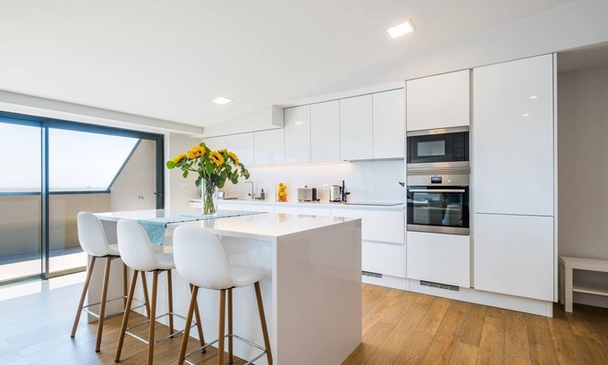 Parede Apartment | The Shoreline 4 by Portugal Portfolio