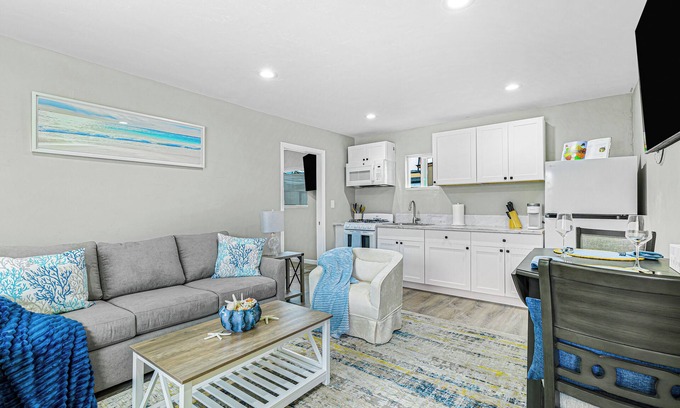 La Jolla Shores Apartment | "The Shores" One Bedroom with A/C Steps to La Jolla Shores Beach, San Diego