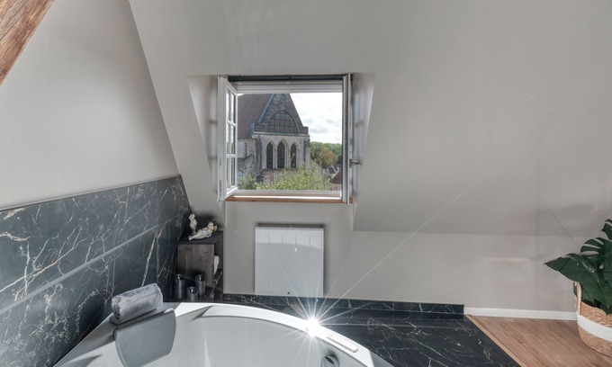 Chartres Apartment | The splendid Collégiale Saint André