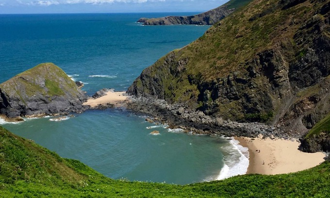 Tremain Cottage | The Stables -3 miles from stunning Aberporth Beach