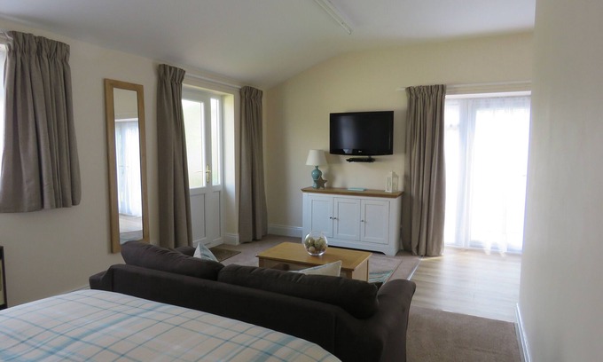 Cheddar House | The Stables at Nyland View (Cheddar)