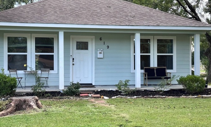 La Marque House | The Sunny Pawhouse