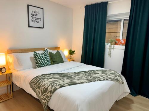 Surrey House | The Sunset Haven- Cozy 2BR Basement Suite near White rock