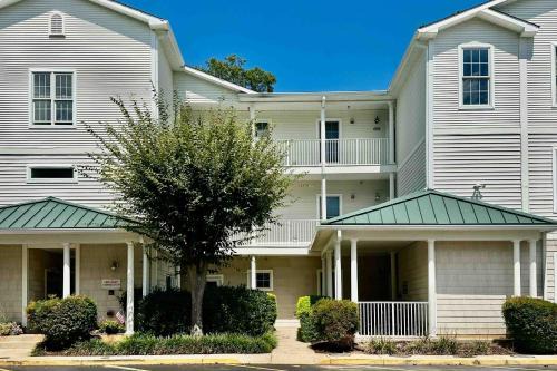Rehoboth Beach Apartment | The Tides - 19994 Sandy Bottom Cir #8105