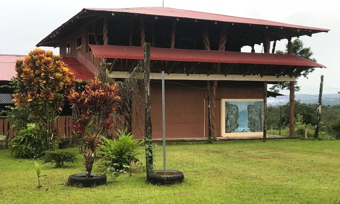 San Rafael de Guatuso House | The twisted wooden house