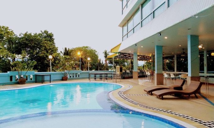 Tak Hotel | The Viangtak Riverside Hotel