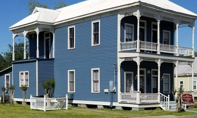 New Iberia House | The Victorian Secret - St. Peter House - Downtown, Entire House! New Reno!