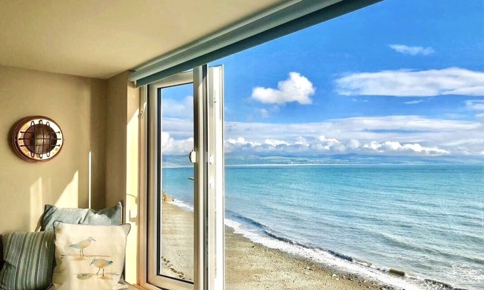 Criccieth House | The View! On The Beach ! Seaviews! Village Located Sleeps 2 to 13