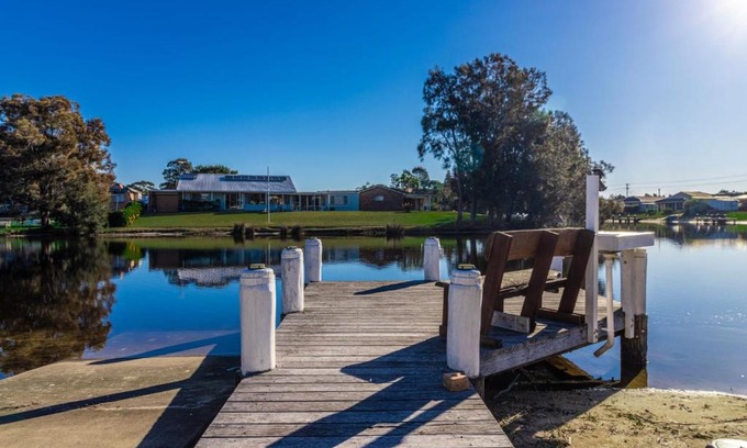 Sussex Inlet House | The Waterfront on Teal