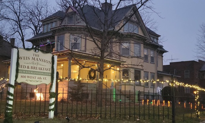 Waterloo Bed & Breakfast | The Weis Mansion