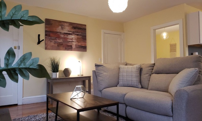 West End Apartment | The West Loft at Dartmouth Avenue *New 1-Bed Apt