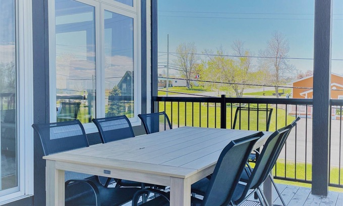 Caraquet House | The White House by the bay