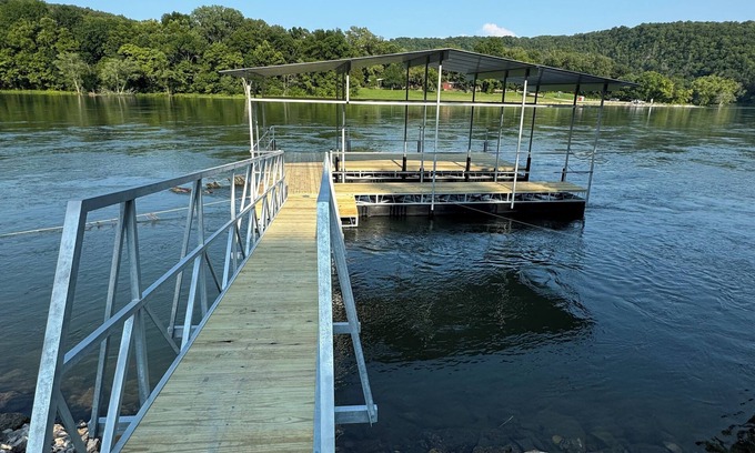 Flippin House | The White River at your doorstep with NEW private dock