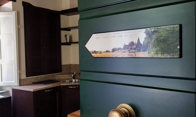 Lucca Apartment | The window on the park