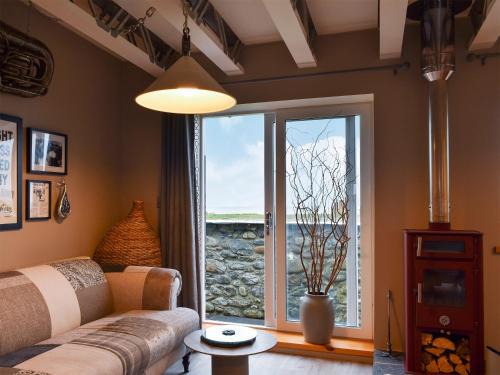 Dinas House | The Yard Beach Retreat - Uk43652