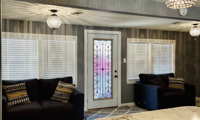 Piedmont House | The Yellow House at Bluffview~ 1/2 mile from the lake