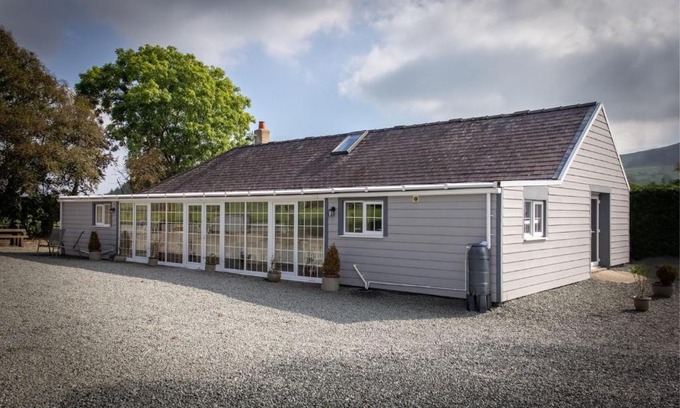 Garn Fadryn House | The Ynys Lodge