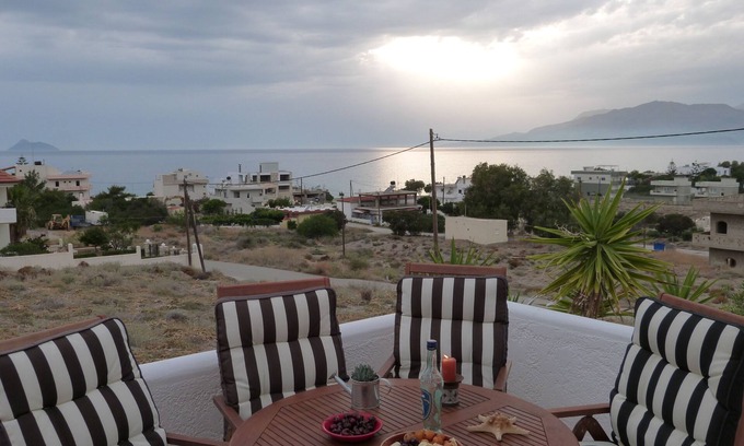 Neo Kalamaki Villa | Theathina villa in Kalamaki