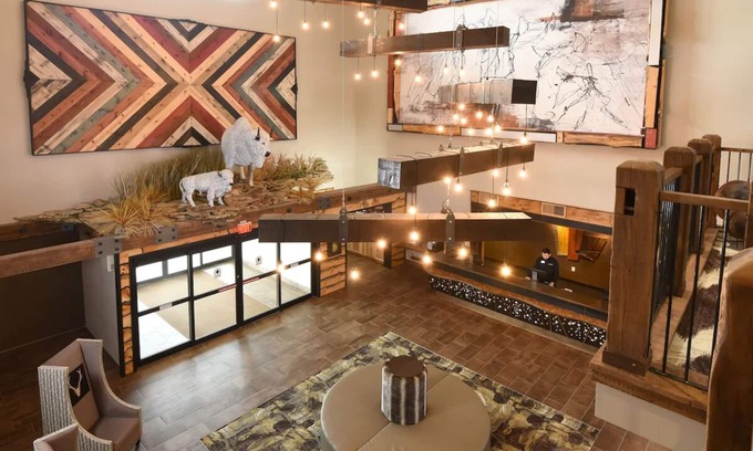 Broken Arrow Hotel | Theme Suite, Stoney Creek Tulsa, Whirlpool, Living Area | 2 Units