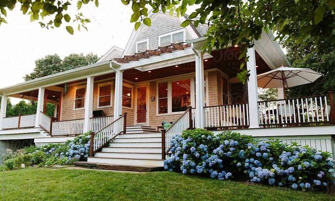 Greenbush House | Third Cliff Scituate.Easy walk to Downtown and Peggoty and SPIT beaches