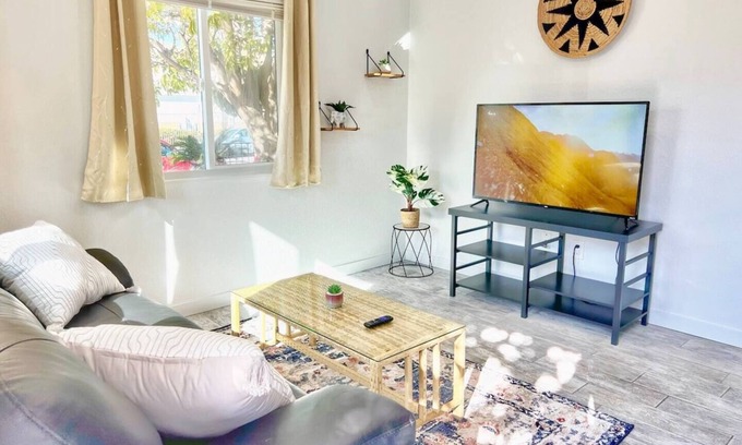 Lincoln Acres Apartment | This apartment is a 1 bedroom(s), 1 bathrooms, located in San Diego, CA.