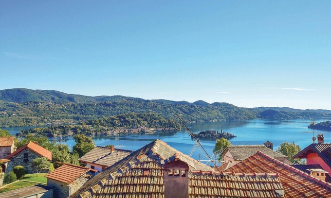 Pella House | This charming 17th century semi-detached house is located 1 km from Pella and offers (from the secon