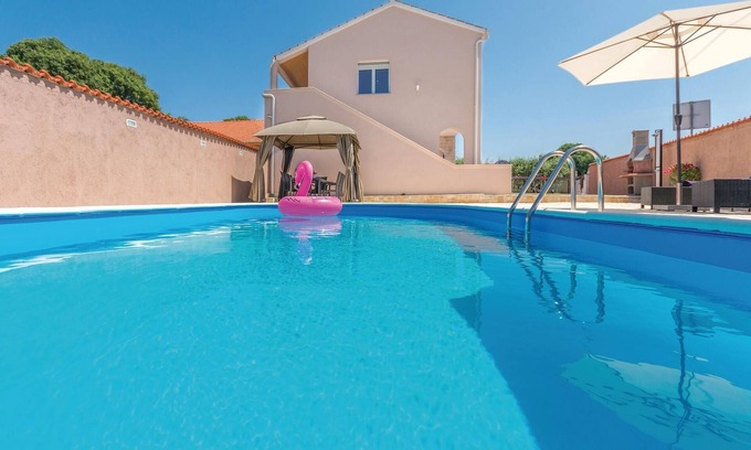 Policnik House | This cozy vacation house with pool consists of two floors connected by external stairs.