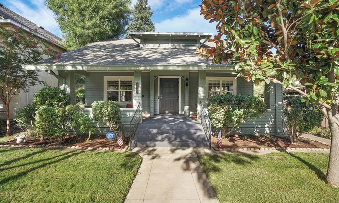 Lodi House | This house is a 2 bedroom(s), 2 bathrooms, located in Lodi, CA.