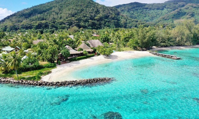 Fare House | This is the DREAM HOUSE! Breathtaking luxury beach front house. Get sandy!