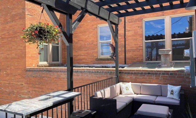 Sheridan Apartment | This loft is a 2 bedroom(s), 2.5 bathrooms, located in Sheridan, WY.