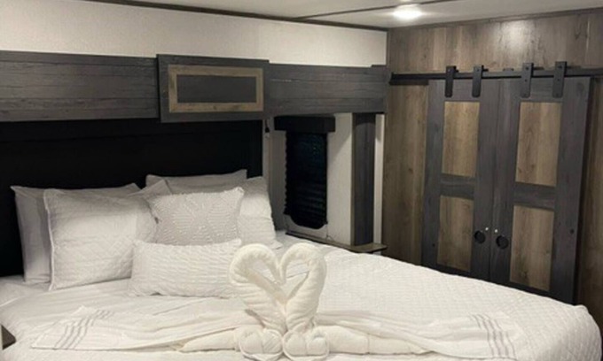 Dade City House | This rv is a 1 bedroom(s), 1 bathrooms, located in Dade City, FL.