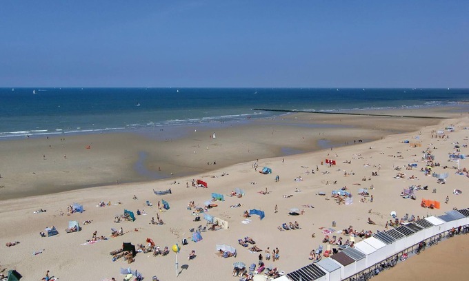 Ostend Apartment | This spacious apartment in Ostend is located 5 minutes from the beach.
