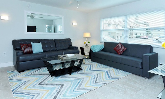 Sarasota Condo | This Way to Siesta Key Beach w/FREE WiFi & Parking: Luxury, Ground Floor, Corner